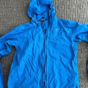 Arc’teryx extra light wind shell